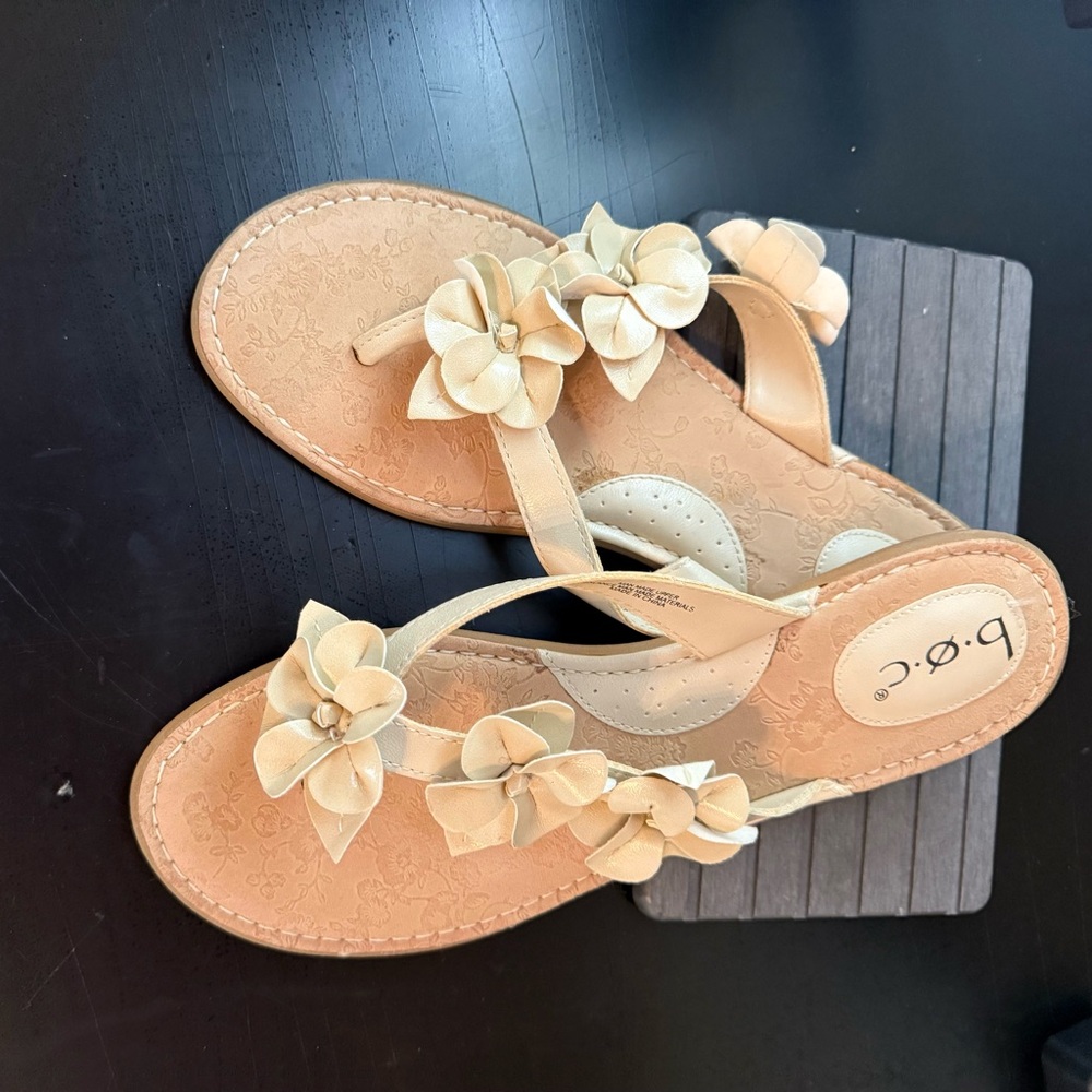 B.O.C. Cream Floral Women's Sandals